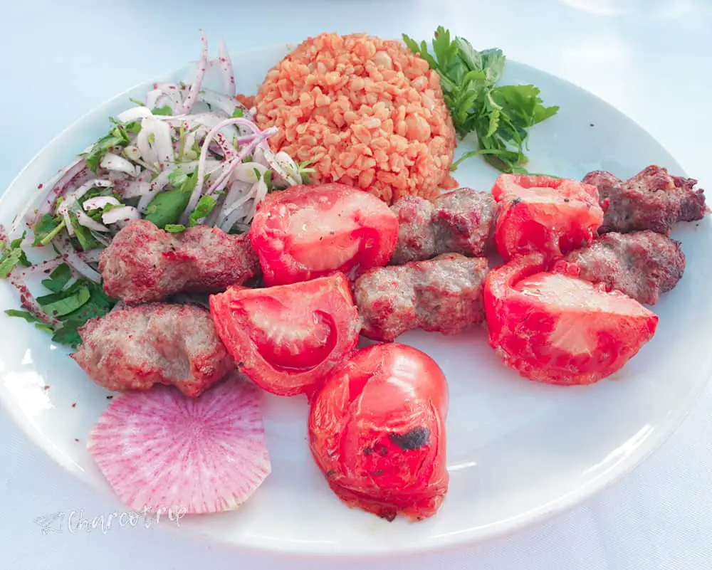 Comida turca, kebab de tomates