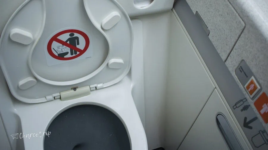KLM airlnes toilet reivew