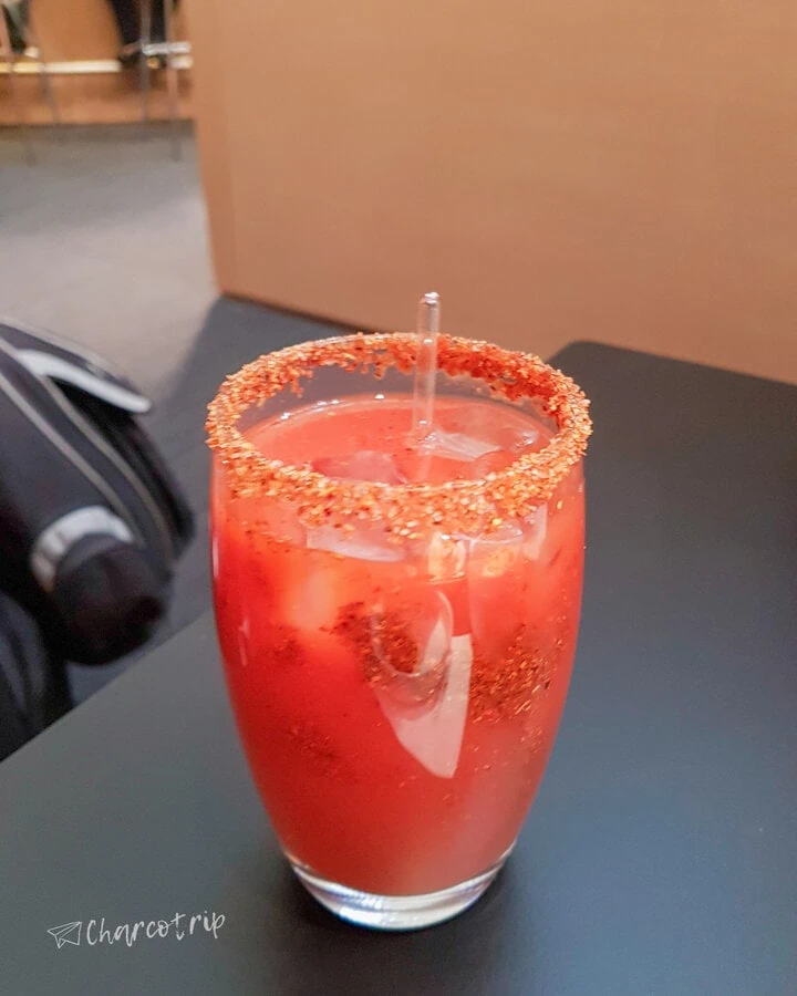 Bebida Salón Premier Internacional de Aeroméxico en el Aeropuerto de la Ciudad de México